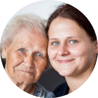 Portrait von Jasmin Friedrichs-Schmid und einer Seniorin